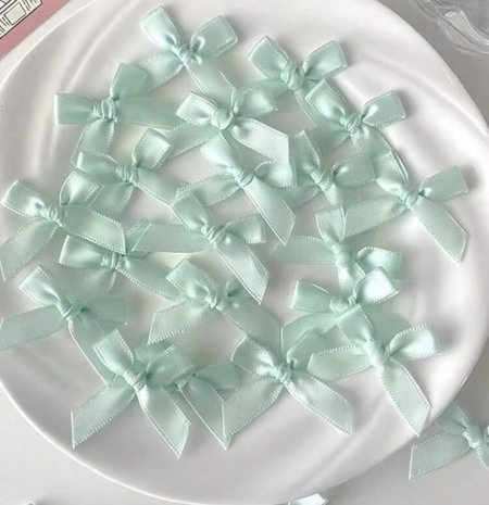 أخضر